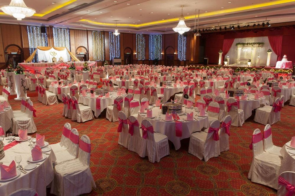Summit Hotel Subang Usj Субанг Джая Екстериор снимка