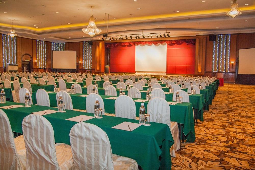 Summit Hotel Subang Usj Субанг Джая Екстериор снимка