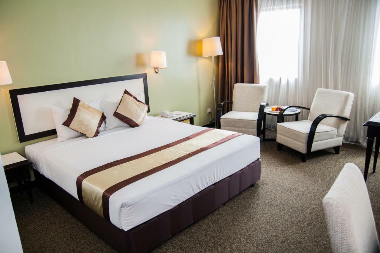 Summit Hotel Subang Usj Субанг Джая Екстериор снимка